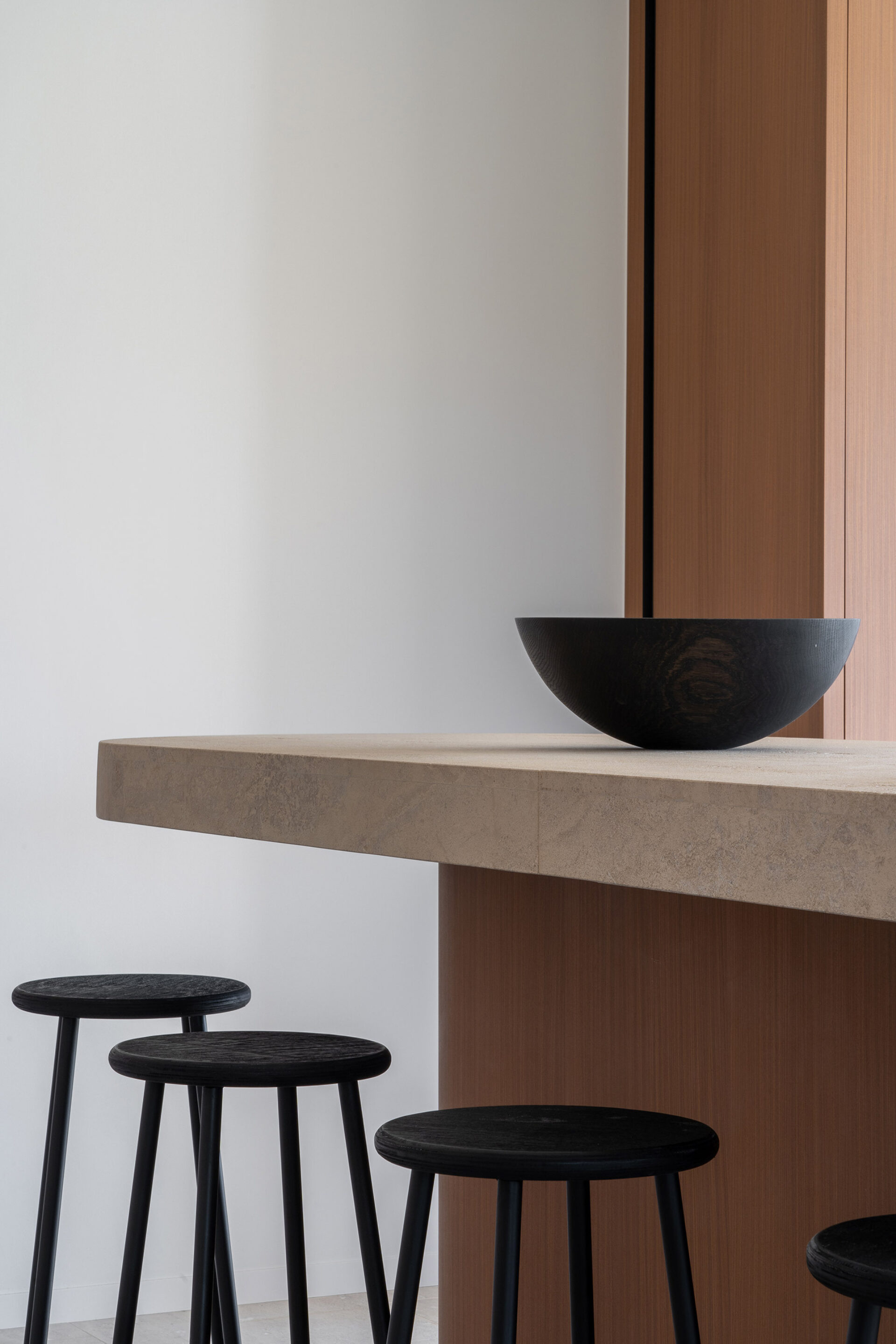 Emilie Otté | Hedendaagse bijwoning & gasthuis – nieuwbouw totaalinterieur natuursteen